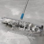 Unger Industrial 1972736 25 in. Lock-On Hooded Foam Floor Squeegee - Image 2